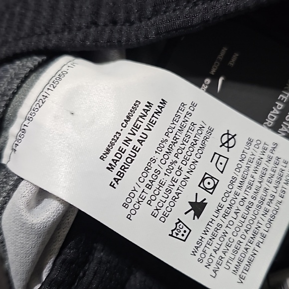 Nike Dri Fit Gray Boys Shorts Small NWT - Picture 2 of 3